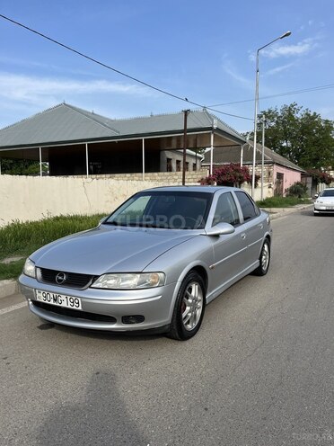Opel Vectra-4
