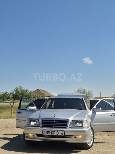 Mercedes C 240-6
