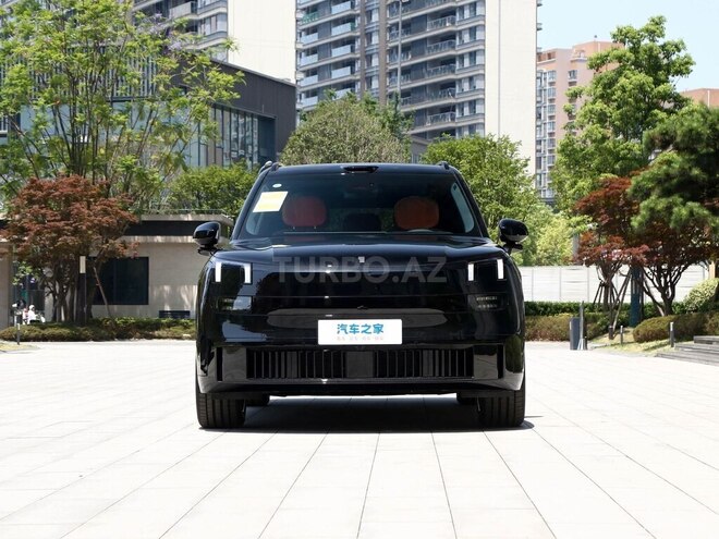 Lynk & Co 900-1