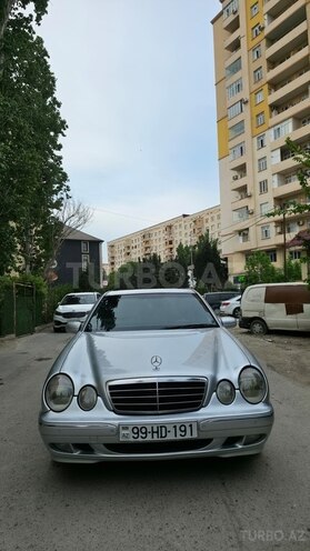 Mercedes E 270-1