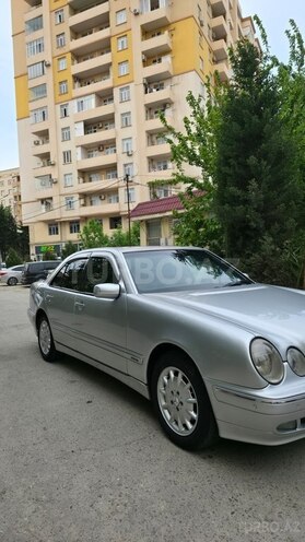 Mercedes E 270-2