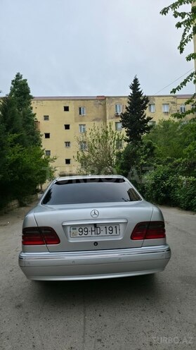 Mercedes E 270-4