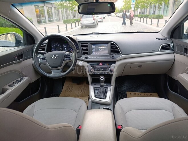 Hyundai Elantra-3