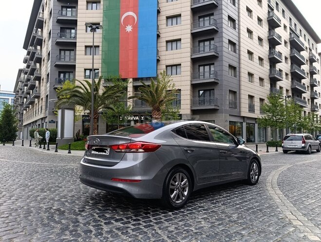Hyundai Elantra-7