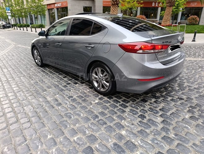 Hyundai Elantra-8