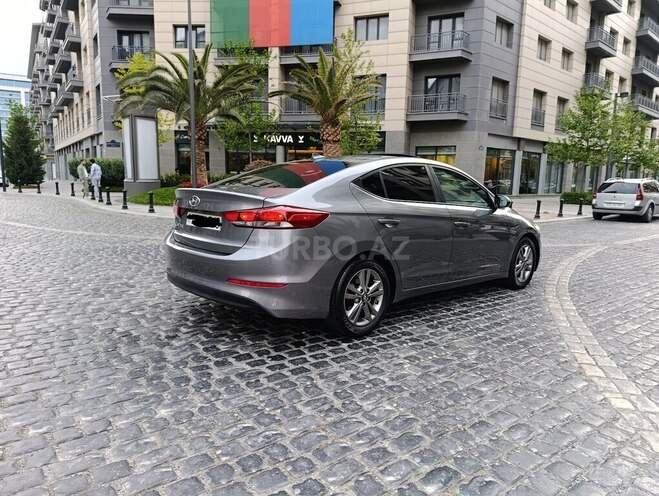Hyundai Elantra-10
