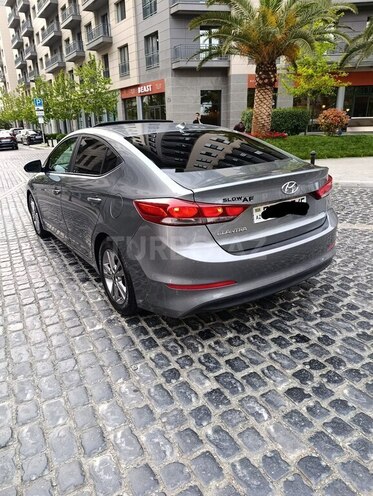 Hyundai Elantra-15