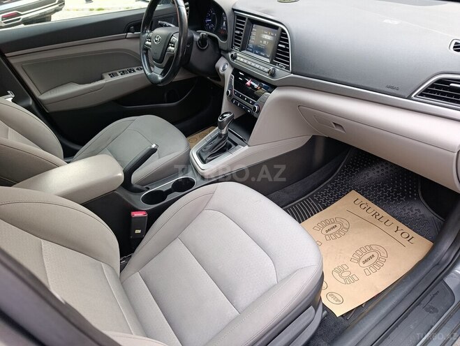 Hyundai Elantra-17