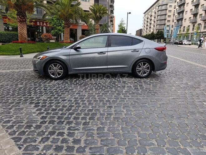 Hyundai Elantra-19
