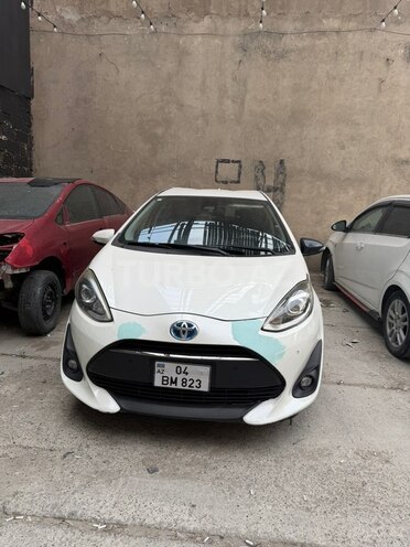 Toyota Aqua-1