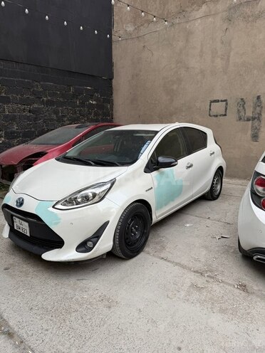 Toyota Aqua-2