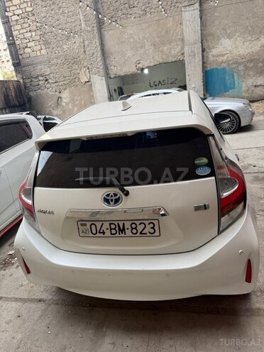 Toyota Aqua-4