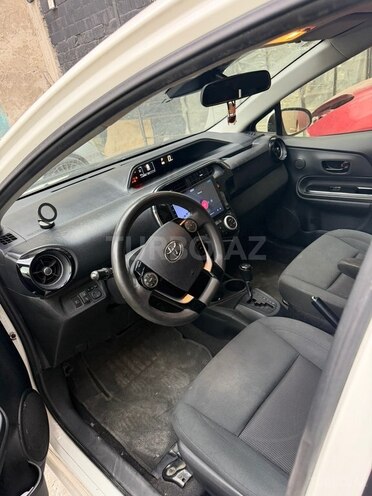 Toyota Aqua-5