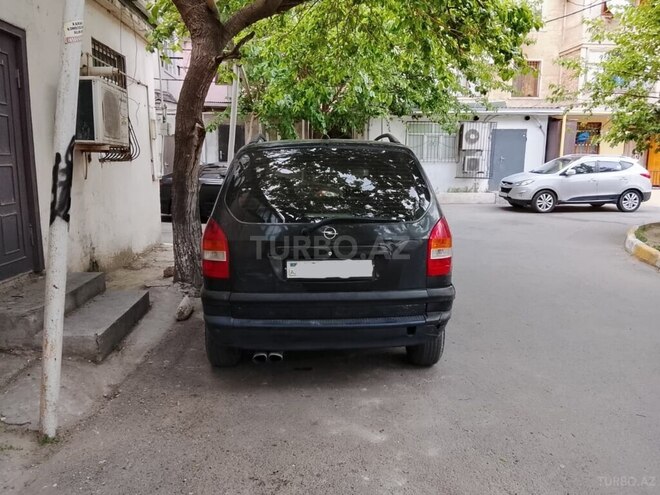 Opel Zafira-8