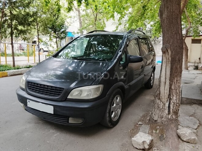 Opel Zafira-9