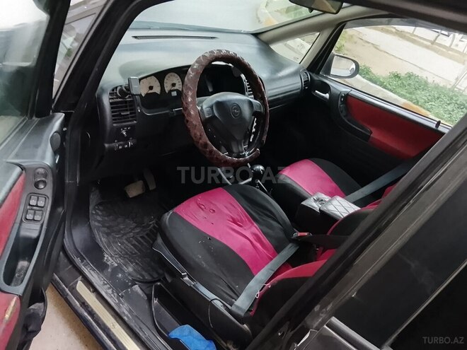 Opel Zafira-10