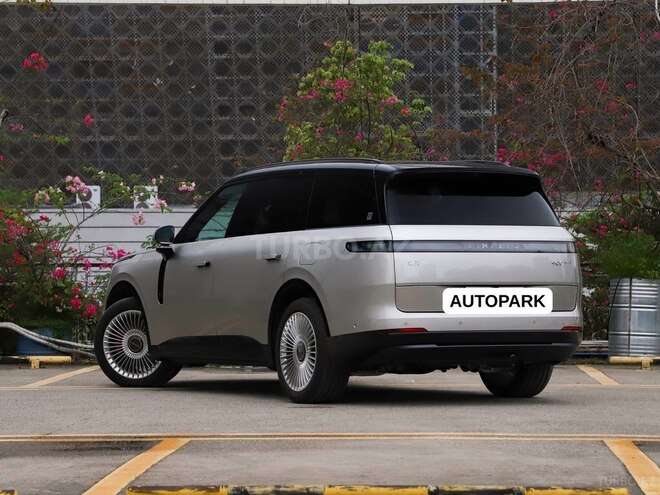 Lynk & Co 900-6
