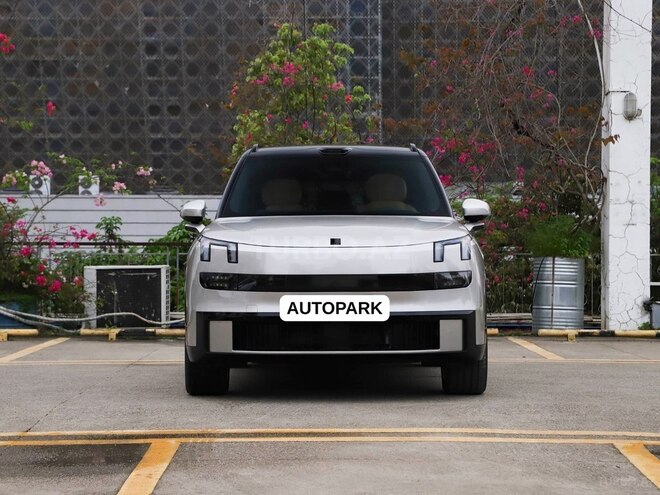 Lynk & Co 900-2