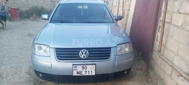 Volkswagen Passat-1