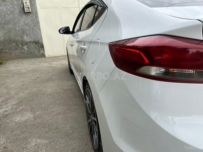 Hyundai Avante-11
