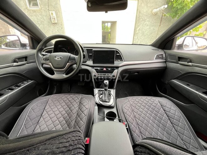 Hyundai Avante-12