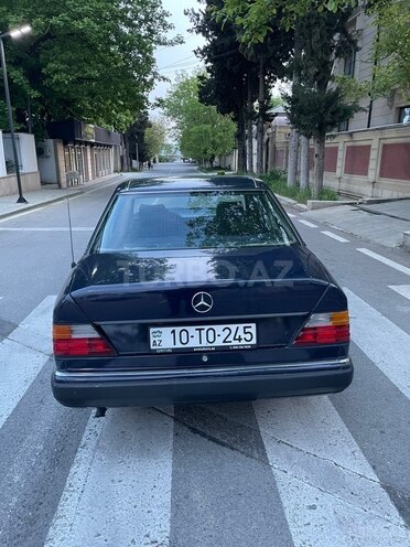 Mercedes 230 E-5