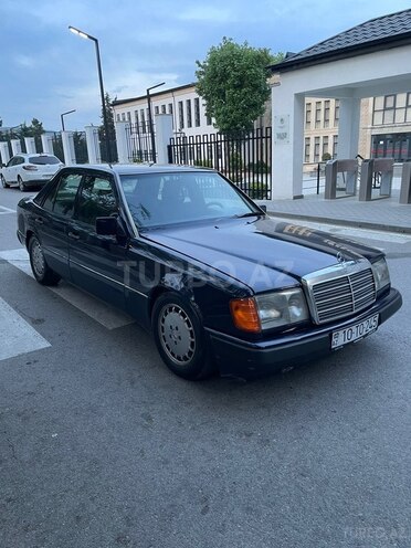 Mercedes 230 E-1