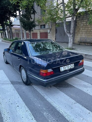 Mercedes 230 E-6