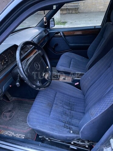 Mercedes 230 E-10