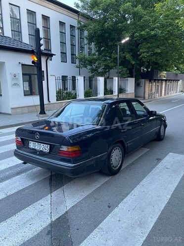 Mercedes 230 E-4