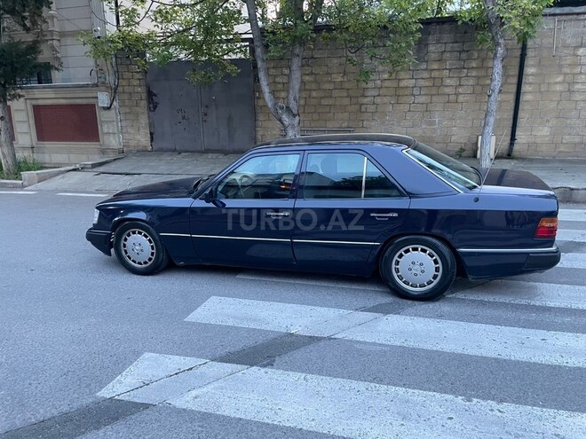 Mercedes 230 E-8