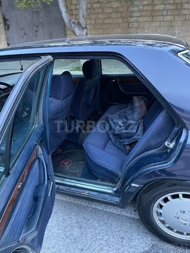 Mercedes 230 E-11