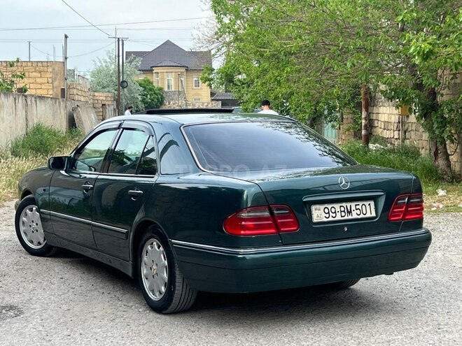 Mercedes E 240-8
