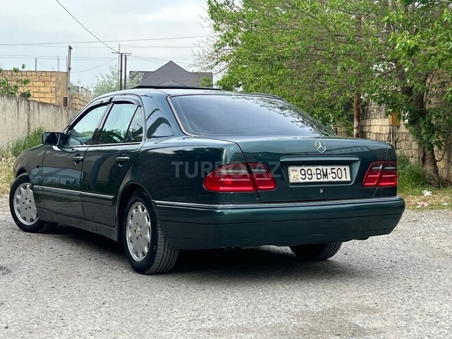 Mercedes E 240-10