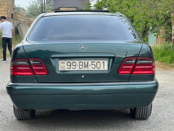 Mercedes E 240-12