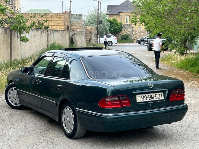 Mercedes E 240-13