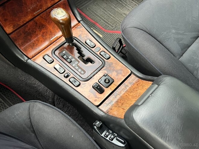 Mercedes E 240-21
