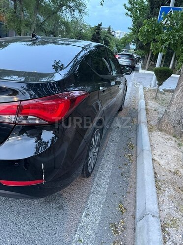 Hyundai Elantra-4