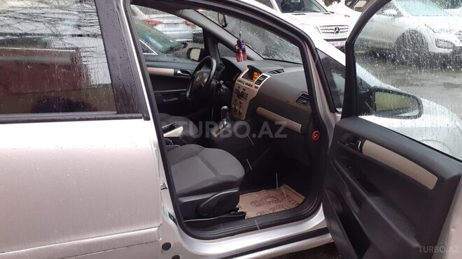 Opel Zafira-5