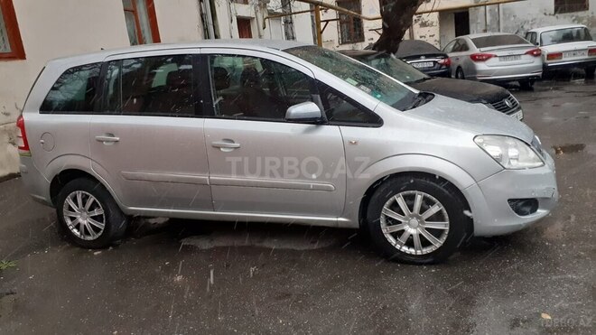 Opel Zafira-12