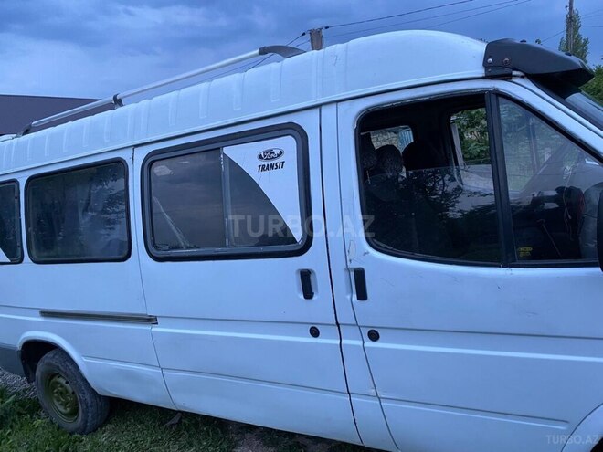 Ford Transit-3