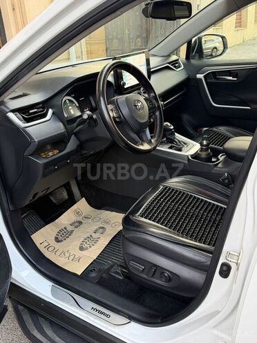 Toyota RAV4-8