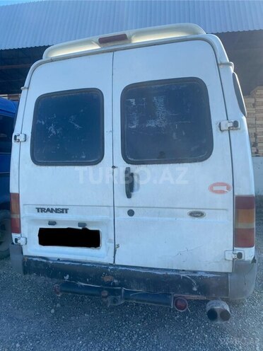 Ford Transit-6
