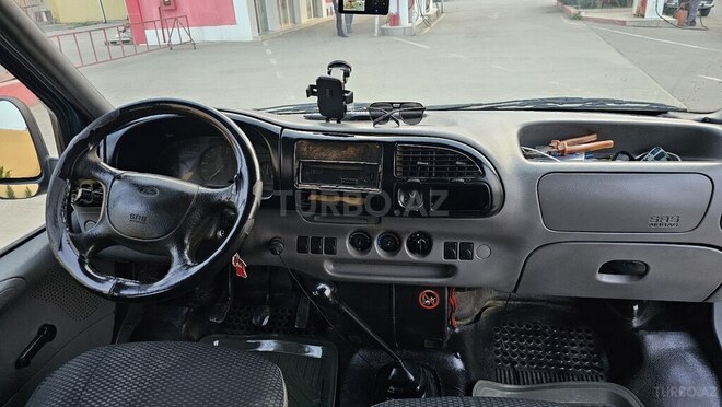 Ford Transit-8