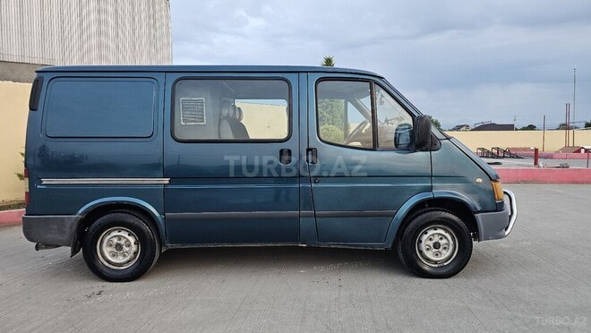 Ford Transit-4