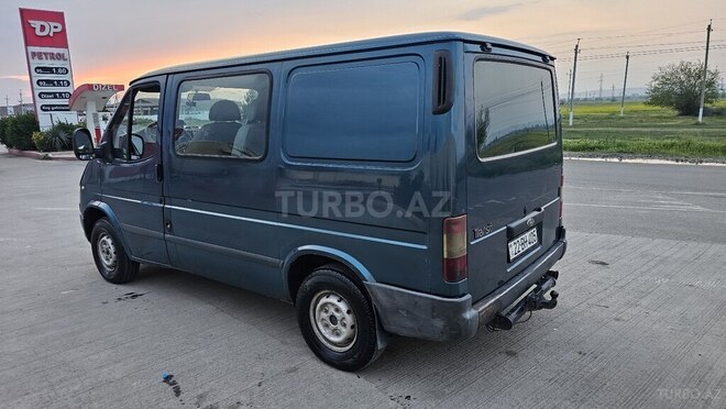 Ford Transit-7