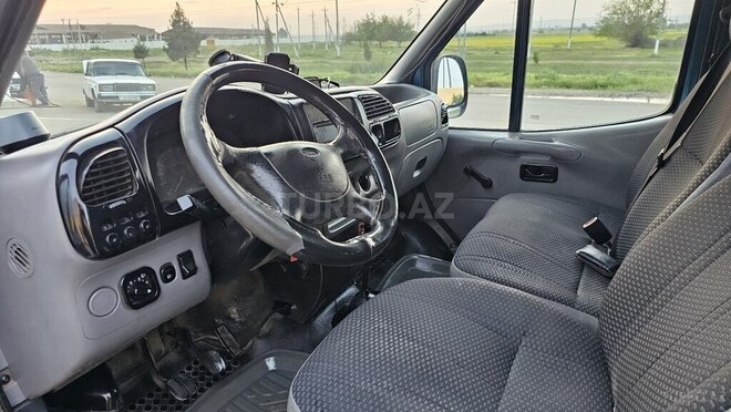 Ford Transit-15