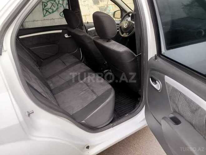 Renault Logan-6