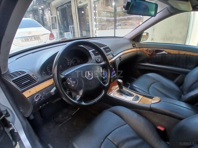 Mercedes E 320-11