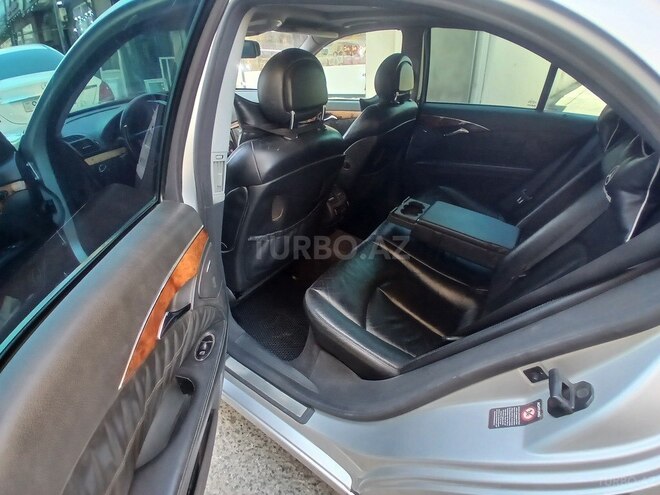 Mercedes E 320-9